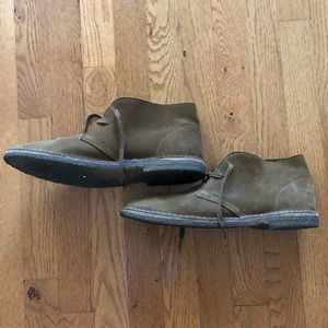 Clarks Desert Chukka Boot - Brown Suede - size 10